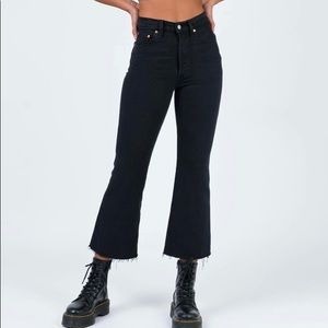Black Levi’s Ribcage Crop Flare Jeans — Size 26